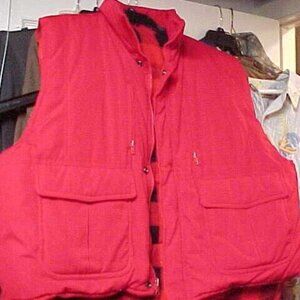Mens Red Insulated  Vest  size Large